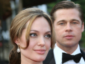 "Ce faci mai, te uiti la alta? Iti poate fi fiica!". Brad Pitt, luat pe sus de Angelina Jolie