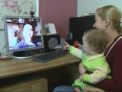 Cu sufletul acasa. Familiile care nu au putut fi impreuna de Pasti s-au reunit prin... skype