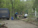 Au inceput pregatirile pentru Pastele Blajinilor! Zeci de chisinauieni au venit sa faca ordine la morminte