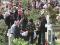 Mese ca la nunta peste morminte! Cum a fost sarbatorit Pastele Blajinilor in intreaga tara