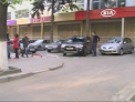"Am dreptul la spatiul public". Flashmob in fata salonului auto unde a fost blocat un sofer