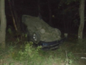 FOTO. Tanar de 21 de ani, mort dupa ce automobilul sau s-a rasturnat si s-a izbit de un copac