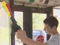 Daca vrei sa cobori, nu trebuie sa strigi! Un sofer de autobuz a instalat vuvuzele pentru pasageri
