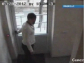 Surprins de camerele de supraveghere in timp ce fura un iPod! VIDEO