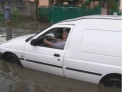 Ploaia le aduce dezastrul! O strada din Chisinau, inundata in intregime! Locuitorii, disperati