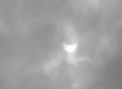 S-a vazut si nu prea. Eclipsa totala de soare in Moldova a fost partiala. Fenomenul in IMAGINI