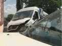 O Toyota a intrat cu viteza intr-un microbuz cu pasageri! Cinci oameni au fost raniti