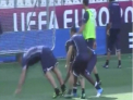 Italienii, relaxati inainte de meciul cu Anglia. Balotelli, pus pe glume. Vezi cum face haz pe seama colegilor 