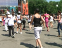 Lectii de zumba chiar in centrul Chisinaului! Zeci de femei au dansat pe ritmuri latino -VIDEO