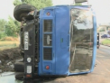 Un camion s-a rasturnat in sectorul Botanica. Soferul a incercat sa evite un automobil