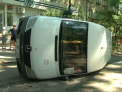Un microbuz s-a rasturnat in sectorul Rascani al capitalei dupa ce s-a ciocnit cu un Range Rover