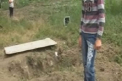 VIDEO. Crima cumplita la Calarasi. Un adolescent si-a omorat tatal si l-a ingropat in gradina