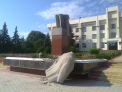 Cad simbolurile comuniste. Monumentul lui Lenin de la Donduseni, demolat!