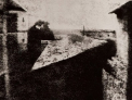 Aceasta este PRIMA FOTOGRAFIE din istorie. A fost facuta in 1826, in Franta