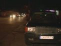 Loviti pe trotuar. Trei barbati au ajuns la spital dupa ce au fost luati pe capota de un Range Rover
