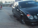 Ghinion pentru sofer din Chisinau! A ajuns cu Mercedesul intr-o gura de canalizare neacoperita!