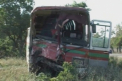 Au ajuns la spital in drum spre serviciu! Un autobuz cu muncitori s-a izbit intr-un copac la Balti