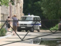 Medicii de la un spital din Chisinau sunt nevoiti sa-si duca pacientii in brate! Accesul in curte e blocat!