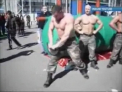 El e noul Super Man al Rusiei! Uite cum indoaie o tigaie cu mainele goale!