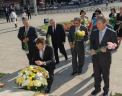 Omagiu limbii romane! Conducerea tarii a depus flori la Monumentul lui Stefan cel Mare si Sfant