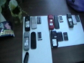 A ascuns cinci telefoane mobile in... conserve. Colet cu surprize la penitenciarul Pruncul. FOTO
