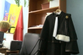 Schimbare in vestimentatia judecatorilor. Robele au fost accesorizate cu o esarfa si o blanita
