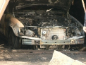 Un barbat a murit carbonizat dupa ce automobilul sau a explodat in garaj. VIDEO