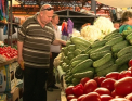 Explozie de preturi la pietele din Chisinau! Aproape toate produsele s-au scumpit! Ce spun comerciantii