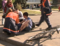 Velohora, marcata de incidente! Un biciclist a intrat cu viteza intr-un microbuz de ruta! VIDEO