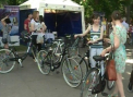 Solidaritate pe doua roti: Mai multi tineri au pedalat in capitala intr-o stafeta ciclista pentru a-i ajuta pe bolnavii de scleroza multipla - VIDEO