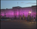 Palatul Buckingham din Londra s-a colorat in roz! Vezi de ce