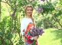 VIDEO - Cristina Gheiceanu, in rol de lelita. Vezi cum arata prezentatoarea stirilor Pro TV in tinutele colorate ale designer-ului Irina Madan