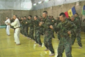 Miscari executate stangaci si cuvinte japoneze neclare! Cum au fost instruiti militarii de maestrul in karate-do