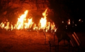 Acesta este Iadul pe Pamant. Dealul din Azerbaijan care arde cand ploua si ninge. VIDEO