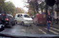 VIDEO. Soferii nu se disciplineaza. Inca unul, filmat in timp ce merge pe contrasens
