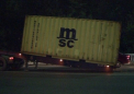 A mers si fara roti. Un sofer de camion era cat pe ce sa ramana fara remorca