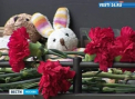 10 ani de la unul dintre cele mai infioratoare atentate din Rusia. Sute de flori depuse la teatrul Dubrovka