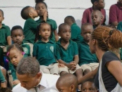 Fotografia cu Barack Obama care face furori pe net! Uite ce fac doi copii in spatele presedintelui