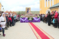 Sarbatoare la Manastirea Hancu! Sute de oameni au venit sa se inchine la moastele Sf. Parascheva