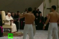 Striptease barbatesc pentru Papa Benedict al XVI-lea