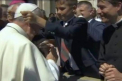 Un baietel orfan din Republica Moldova s-a intalnit cu Papa de la Roma. Vezi ce i-a transmis