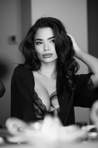 Imagini fierbinti cu una dintre cele mai sexy femei din Moldova