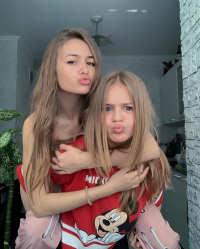 Iuliana Beregoi Una Dintre Cele Mai Adorate Adolescente Sora Ei