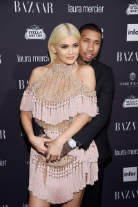 Tyga a inlocuit o pe Kylie Jenner cu sosia sa Cum arata tanara cu