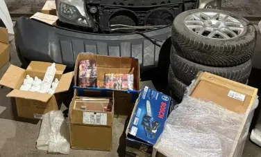 Mărfuri nedeclarate și fără acte de proveniență, confiscate de ofițerii vamali - FOTO