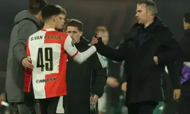 Chiar dacă Feyenoord a pierdut, Robin van Persie a avut parte de un moment special: fiul său de 19 ani a debutat la nivel profesionist sub comanda propriului tată - VIDEO