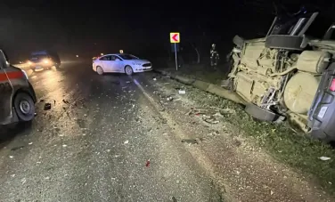 Trei persoane, printre care doi copii, au ajuns la spital, după ce mașina în care se aflau a fost lovită de un alt automobil, la Ialoveni. Imagini de la locul accidentului - VIDEO