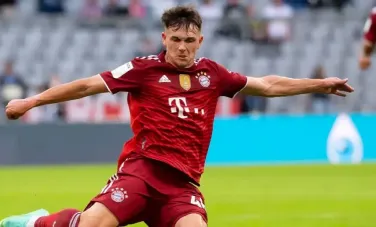 Gol fenomenal în Europa League: un spaniol de la Utrecht marchează de la jumătatea terenului și îl surprinde total pe portarul advers - VIDEO