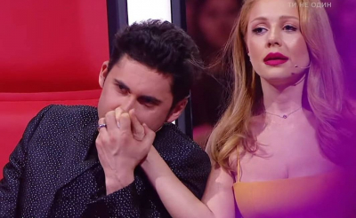 Dan Balan - la picioarele Tinei Karol atat la propriu, cat si la figurat. Cei doi au eclipsat un concurent de la Vocea Ucrainei datorita dansului pasional 