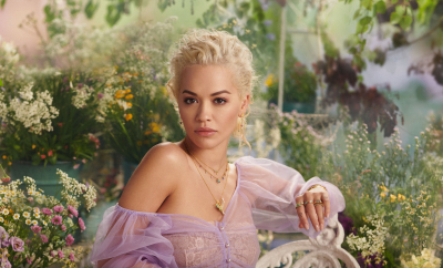 Rita Ora - topless in Ibiza. Imaginile surprinse de paparazzi cu cantareata la plaja